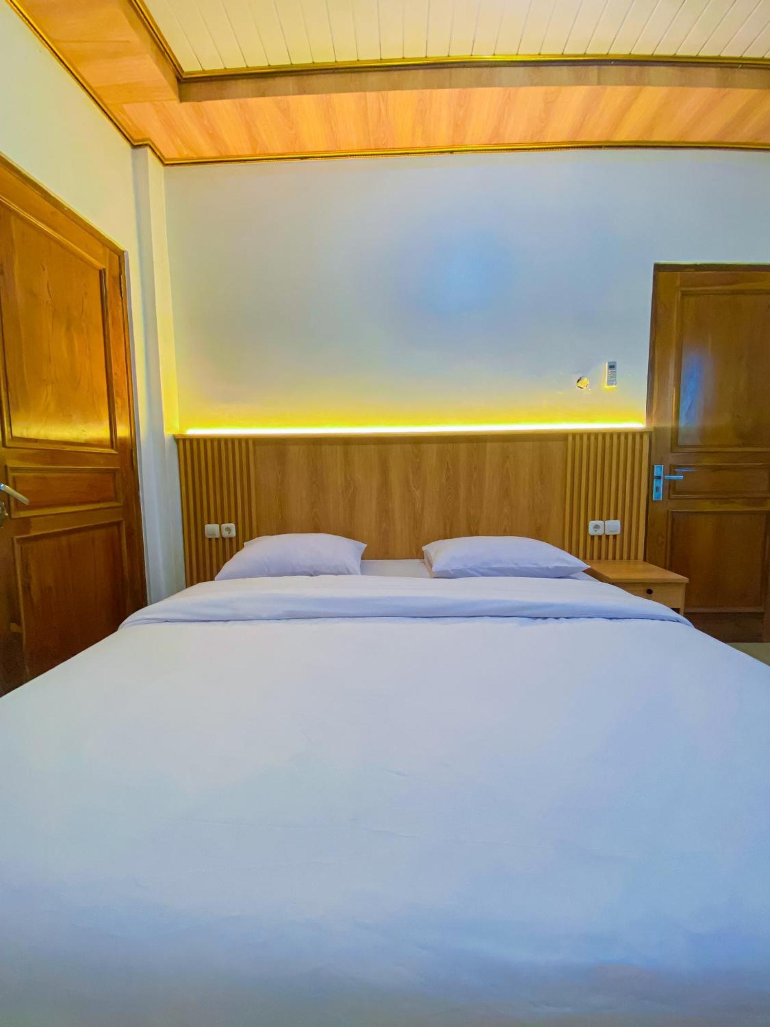 Hotel Wijaya Family 2 Kalasan Ngoại thất bức ảnh